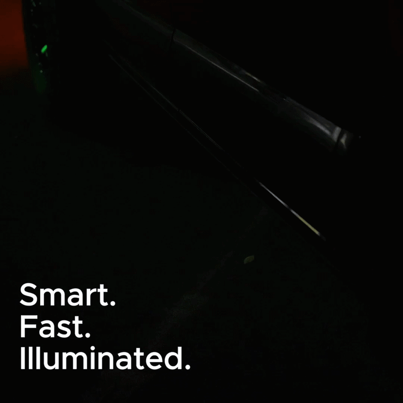 Automatic side steps with integrated LED lights for safe entry and fast 1.5s deployment.